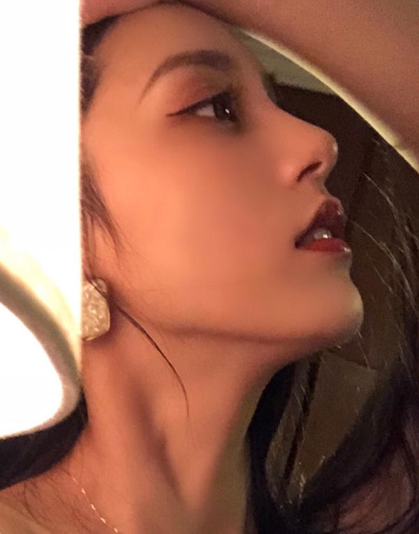 温哥华伴游模特